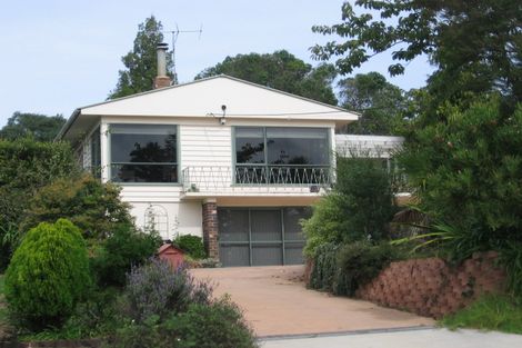 Photo of property in 13 Deane Avenue, Titirangi, Auckland, 0604