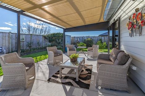 Photo of property in 8 Ash Close, Levin, 5510
