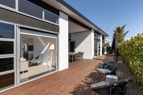 Photo of property in 2 Makura Drive, Papamoa Beach, Papamoa, 3118