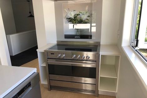 Photo of property in 82 Exmouth Road, Northcote, Auckland, 0627