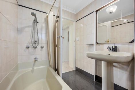 Photo of property in 102a Kitchener Road, Milford, Auckland, 0620