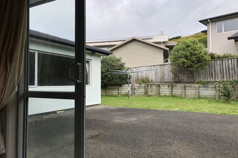 Photo of property in 5 Yarnbrook Grove, Churton Park, Wellington, 6037