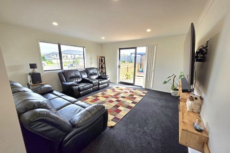 Photo of property in 35 Keene Drive, Bell Block, New Plymouth, 4312