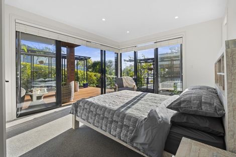 Photo of property in 37 Lake Pupuke Drive, Takapuna, Auckland, 0622