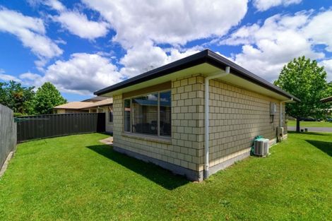 Photo of property in 4/64 Kawaha Point Road, Kawaha Point, Rotorua, 3010