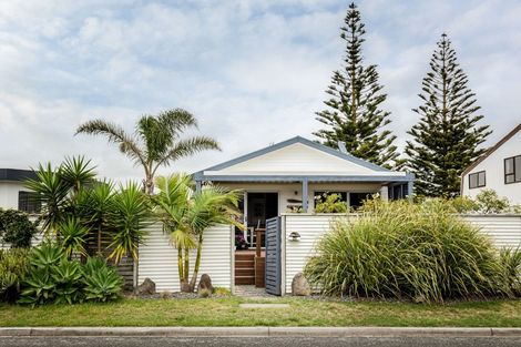 Photo of property in 48 Karewa Parade, Papamoa Beach, Papamoa, 3118