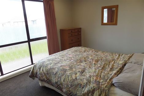 Photo of property in 12 Esk Place, Aranui, Christchurch, 8061