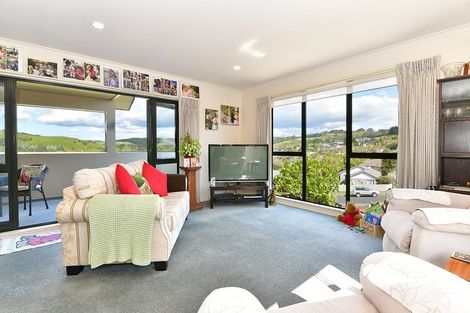 Photo of property in 16 Te Kauri Place, Helensville, 0800