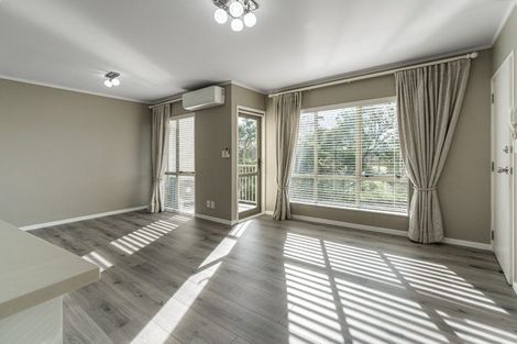 Photo of property in The Haven, 4/120 Beach Haven Road, Beach Haven, Auckland, 0626