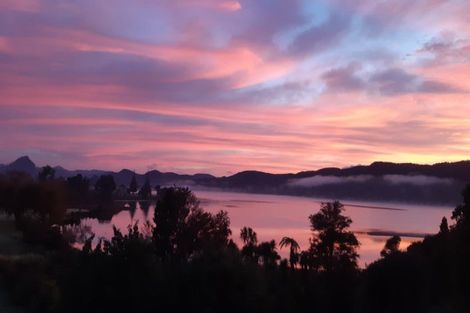 Photo of property in 104 Tukere Drive, Whangamata, 3620