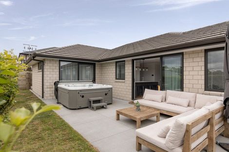 Photo of property in 8 Oyster Place, Omokoroa, 3114