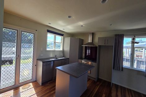 Photo of property in 50 Sutton Crescent, Papakura, 2110