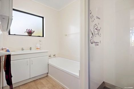 Photo of property in 2/8 Locket Road, Glenfield, Auckland, 0629