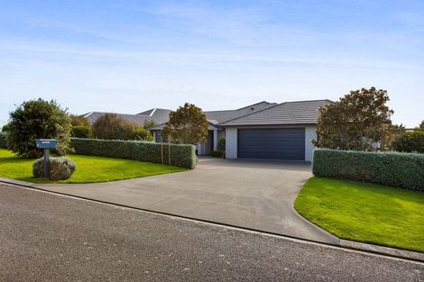 Photo of property in 3 Larlin Heights, Hawera, 4675