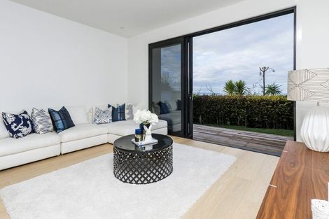 Photo of property in 123b Churchill Road, Rothesay Bay, Auckland, 0630