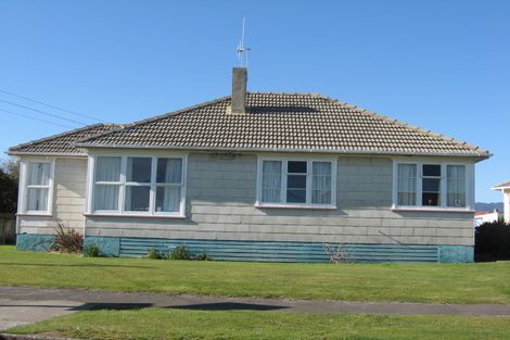 Photo of property in 28 Goldsmith Crescent, Levin, 5510