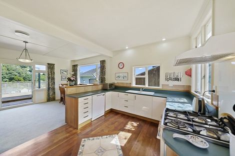 Photo of property in 56 Tio Tio Road, Miramar, Wellington, 6022