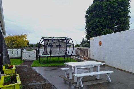 Photo of property in 72 Manu Crescent, Upper Vogeltown, New Plymouth, 4310