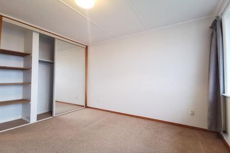 Photo of property in 20 Cotswold Crescent, Newlands, Wellington, 6037