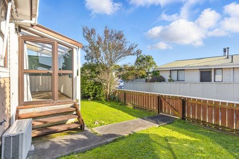 Photo of property in 12 Douglas Street, Levin, 5510