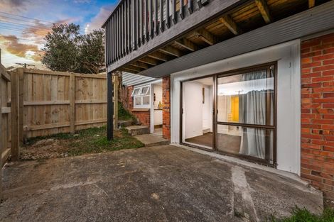 Photo of property in 2 Lowtherhurst Road, Massey, Auckland, 0614