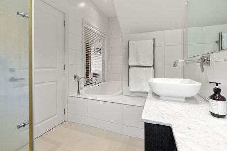 Photo of property in 16a Fenwick Avenue, Milford, Auckland, 0620