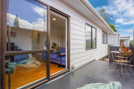 Photo of property in 124 Archibald Road, Kelston, Auckland, 0602