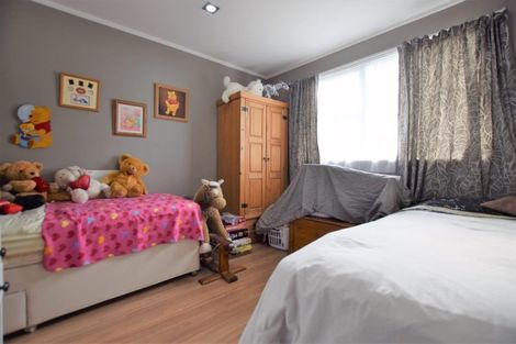 Photo of property in 31 Harmel Road, Glendene, Auckland, 0602