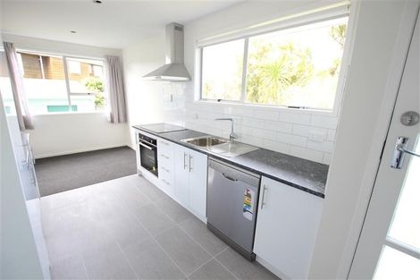 Photo of property in 13 Serwayne Place, Sunnyvale, Auckland, 0612