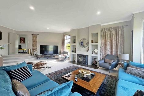 Photo of property in 28 Johnstone Drive, Fitzherbert, Palmerston North, 4410