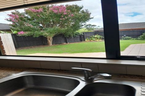 Photo of property in 6 Shankill Place, East Tamaki, Auckland, 2013