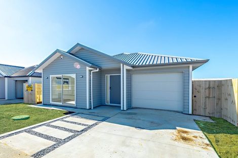 Photo of property in 15 Tuuhura Road, Pukekohe, 2120