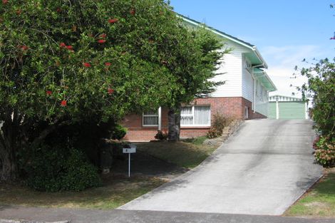 Photo of property in 7 Cajero Place, Green Bay, Auckland, 0604