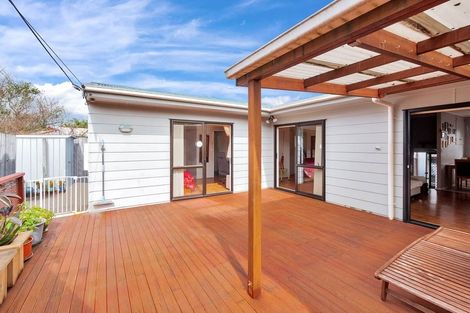 Photo of property in 76a View Road, Henderson, Auckland, 0612