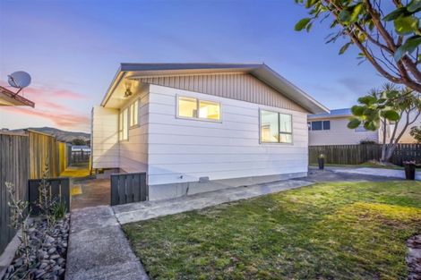 Photo of property in 3 Toporoa View, Ascot Park, Porirua, 5024