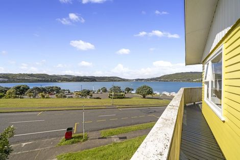 Photo of property in 7 Gloaming Hill, Titahi Bay, Porirua, 5022