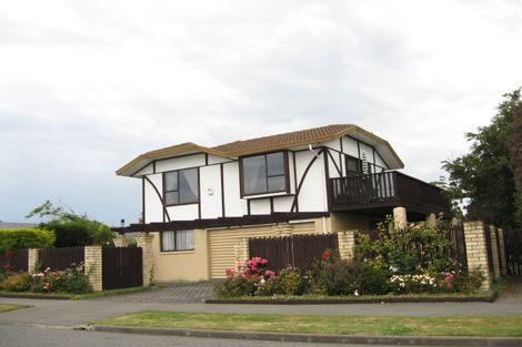 Photo of property in 86 Waratah Street, Avondale, Christchurch, 8061