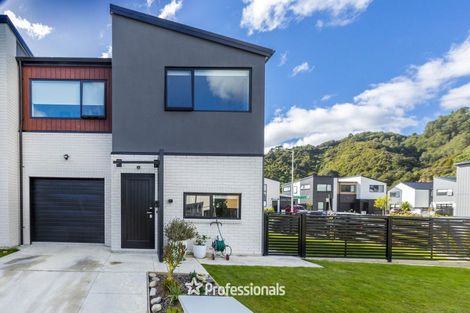 Photo of property in 76 Mawai Hakona Drive, Wallaceville, Upper Hutt, 5018