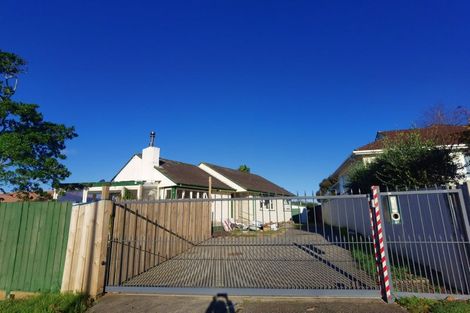 Photo of property in 27 Portadown Avenue, Pakuranga Heights, Auckland, 2010