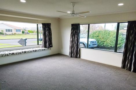 Photo of property in 33 Admiral Crescent, Flagstaff, Hamilton, 3210