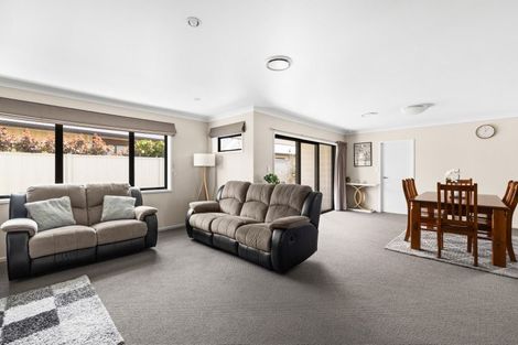 Photo of property in 216 Frimley Oaks, Frimley, Hastings, 4120