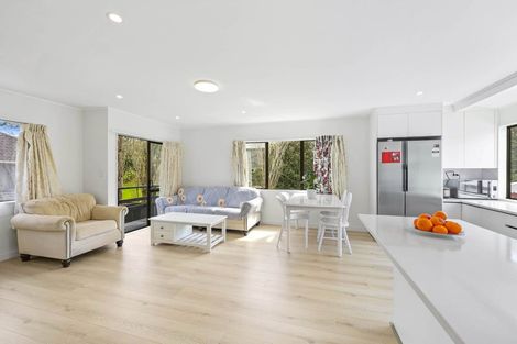 Photo of property in 2/10 Ennis Avenue, Pakuranga Heights, Auckland, 2010