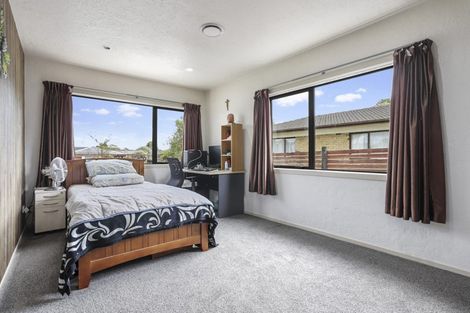 Photo of property in 8 Papatahi Place, Henderson, Auckland, 0610