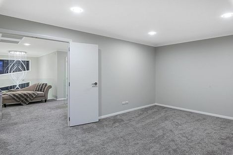 Photo of property in 61 Bernard Magnus Lane, Greenhithe, Auckland, 0632