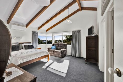 Photo of property in 6 Mayfair Place, Westown, New Plymouth, 4310