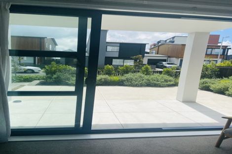 Photo of property in 10 Ian Morrison Road, Hobsonville, Auckland, 0616