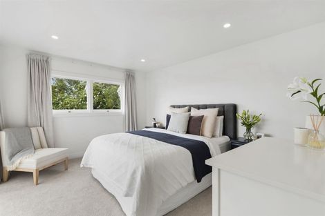 Photo of property in 2/259 Glenfield Road, Hillcrest, Auckland, 0627