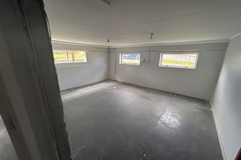 Photo of property in 33 School Road, Te Atatu South, Auckland, 0610