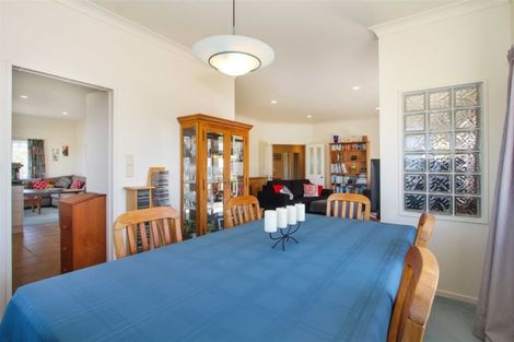 Photo of property in 22 Bluebird Crescent, Unsworth Heights, Auckland, 0632