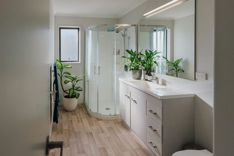 Photo of property in 76 Maire Road, Orewa, 0931